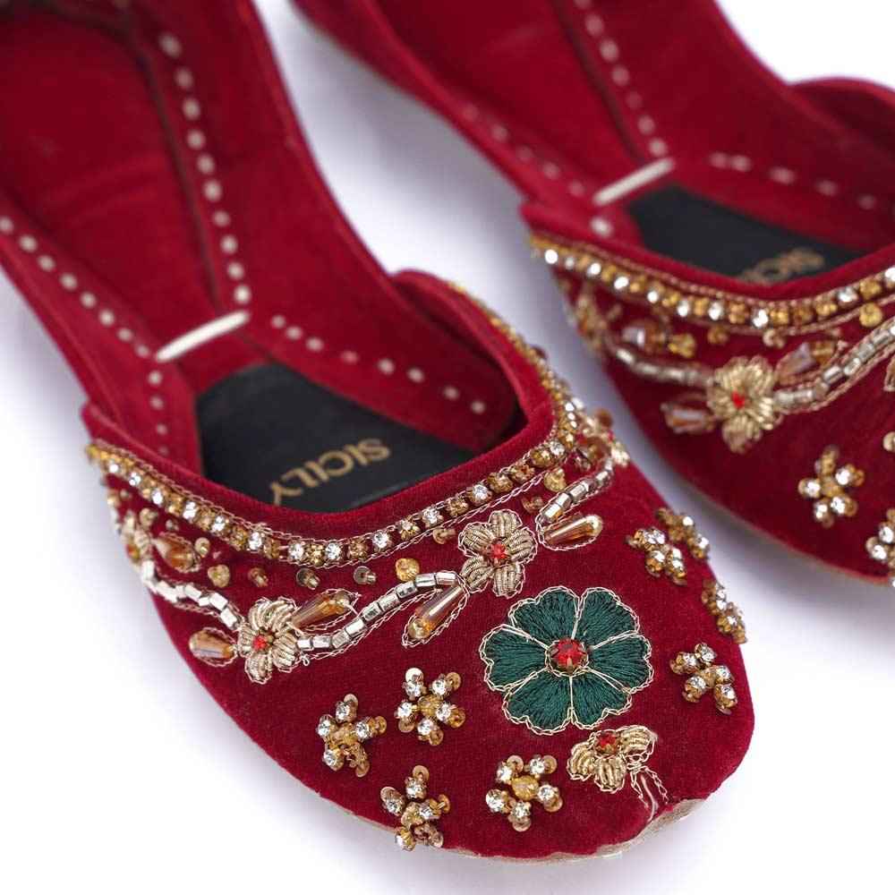 Nina (Maroon)