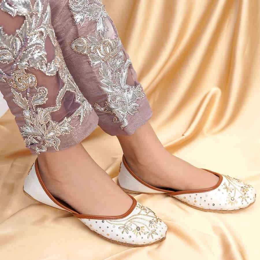 Ava (White)